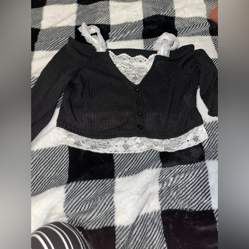 Black and White Long sleeve